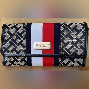 NEW! Tommy Hilfiger wallet